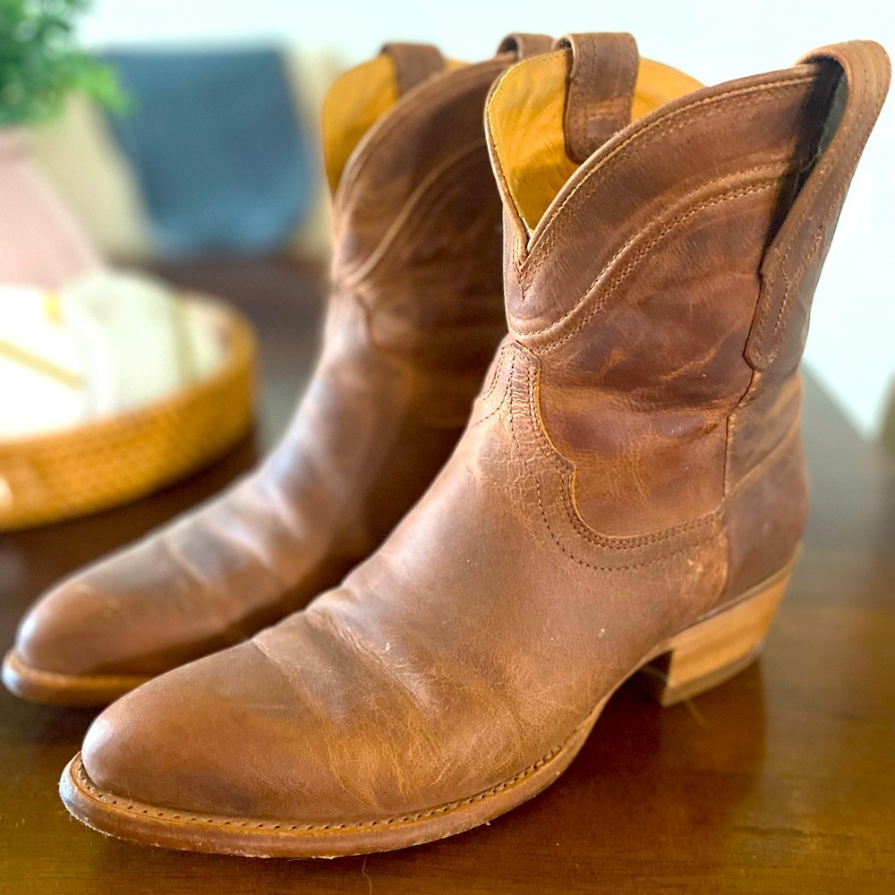 Tecovas Paige booties